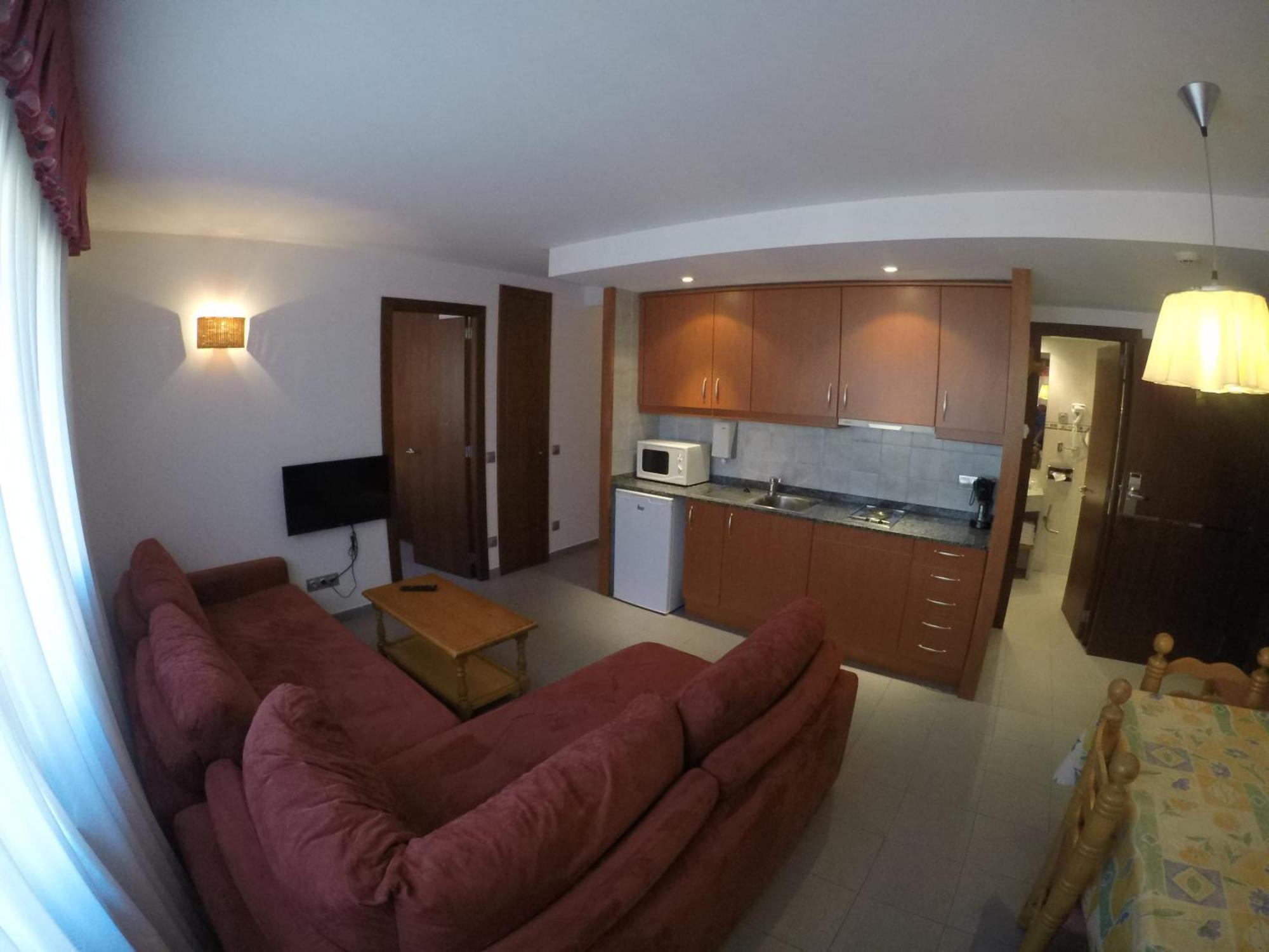 Apartamentos Turisticos Roc Del Castell 卡尼略 外观 照片