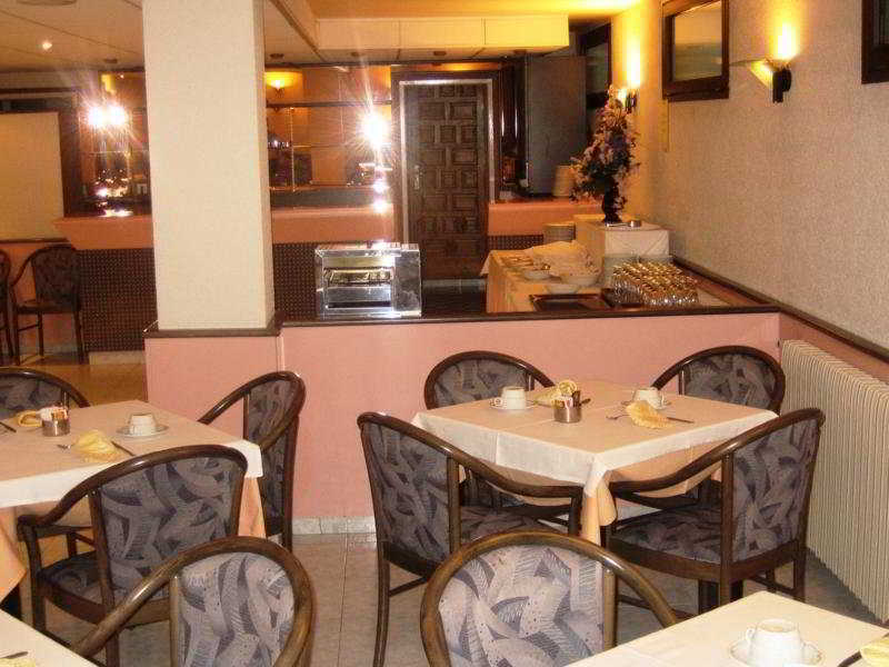 Apartamentos Turisticos Roc Del Castell 卡尼略 外观 照片