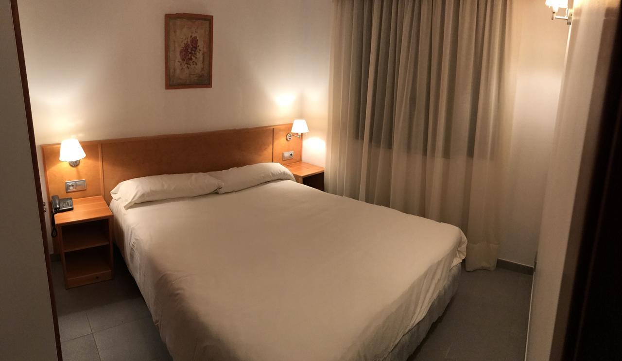 Apartamentos Turisticos Roc Del Castell 卡尼略 外观 照片